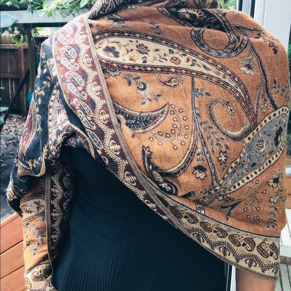 Elegant Pazmiña - Picture 1 of 3